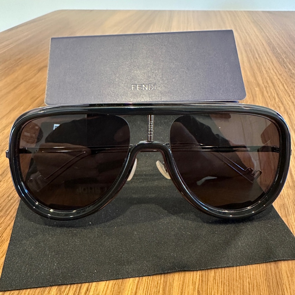 FENDI SUNGLASSES